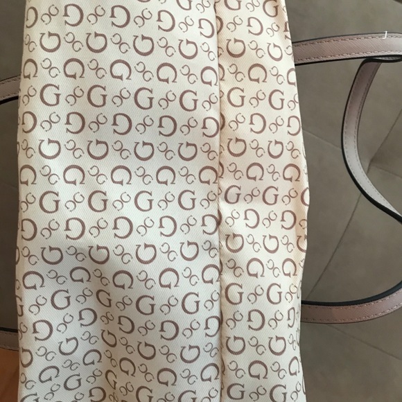 ♓️🅿️ NWT Guess large tote in taupe color - Picture 12 of 15